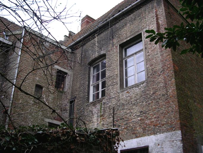 Façade arrière, vue partielle : étage.