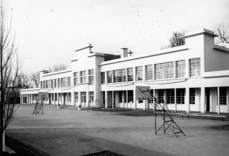 École des filles : vue générale vers 1950 (?) (AC Condé-sur-l'Escaut). ; Façade principale, vue générale vers 1950 (?).