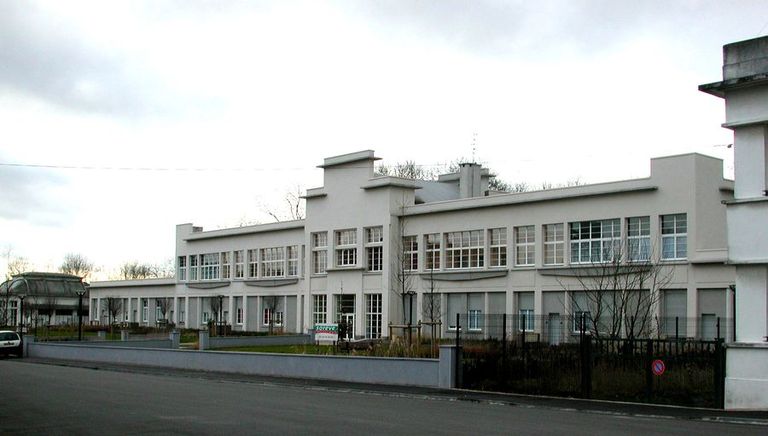 Façade principale, vue générale en 2005 après réhabilitation.