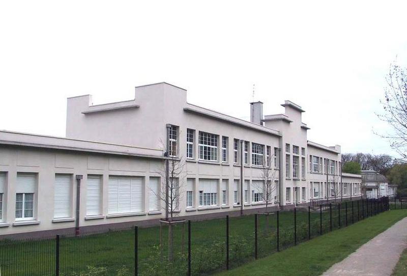Façade arrière, vue générale, état en 2005 après réhabilitation en logements.