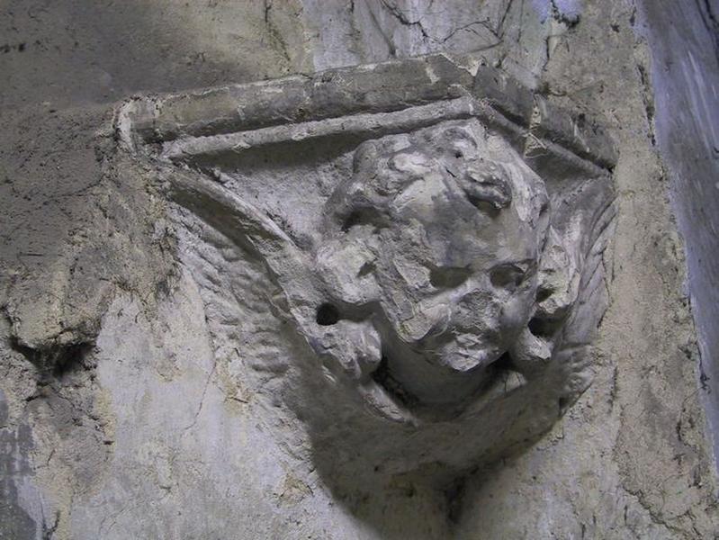 Intérieur, rez-de-chaussée, salle conventuelle : culot sculpté d'une tête d'ange, état en 2005.