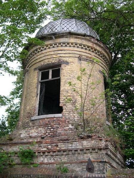 Fabrique de jardin, vue depuis la rue Molière.
