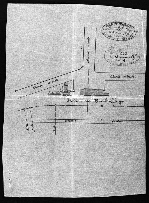 Plan de situation de l'ancien bureau de poste et la gare de Berck-plage, 1895 (AD pas-de-Calais, 2O742/1). ; Plan de situation de l'ancien bureau de poste et la gare de Berck-plage, 1895 (AD pas-de-Calais, 2O742/1).