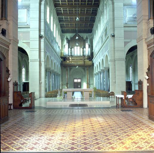 Vue générale intérieure de la nef, en direction du clocher-porche.