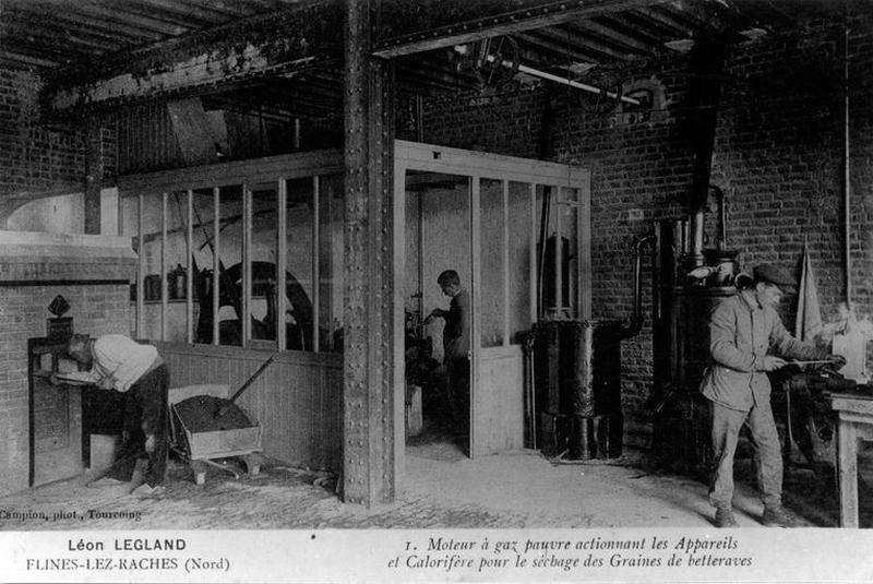 L'usine de semence Léon Legland, carte postale n°I : moteur à gaz pour calorifère séchant les graines.