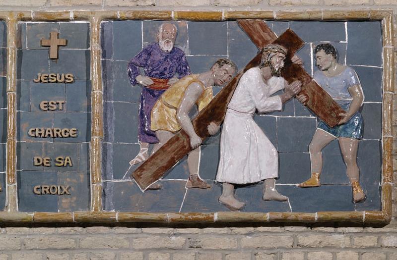 IIème station : Jésus est chargé de sa croix.