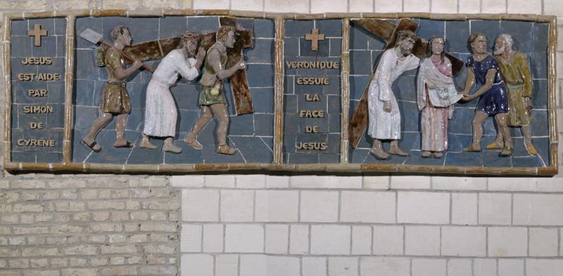 Vème et VIème stations : Jésus est aidé par Simon de Cyrène. Véronique essuie la face de Jésus.