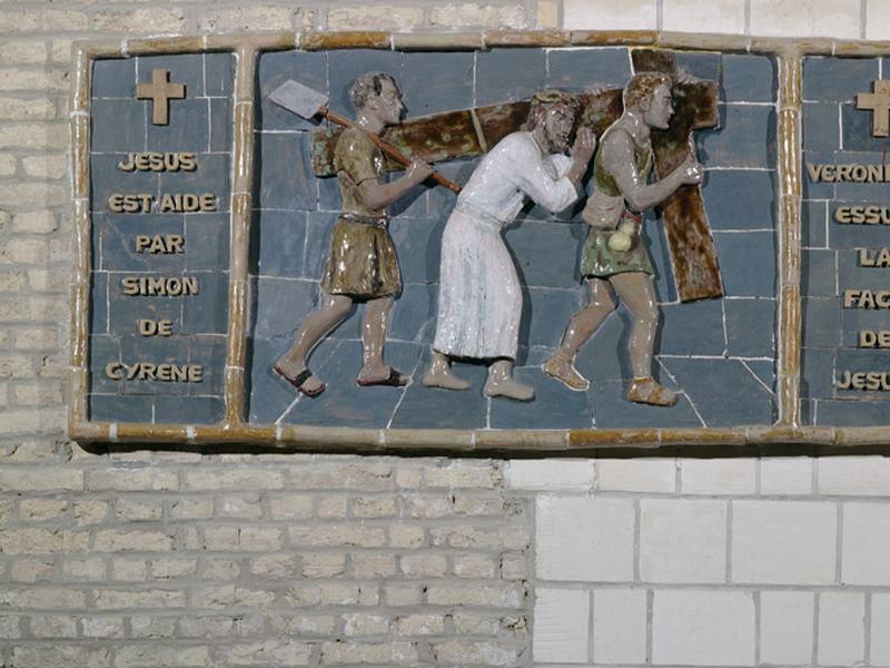 Vème station : Jésus est aidé par Simon de Cyrène.