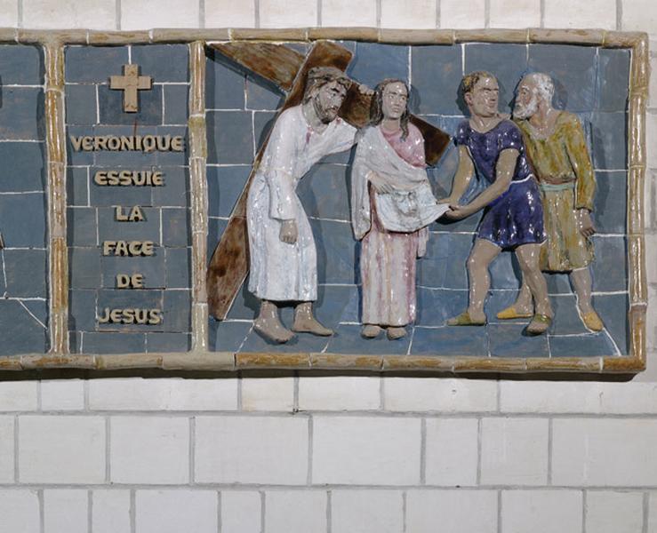 VIème station : Véronique essuie la face de Jésus.
