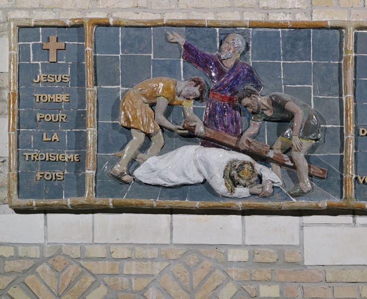 IXème station : Jésus tombe pour la troisième fois.
