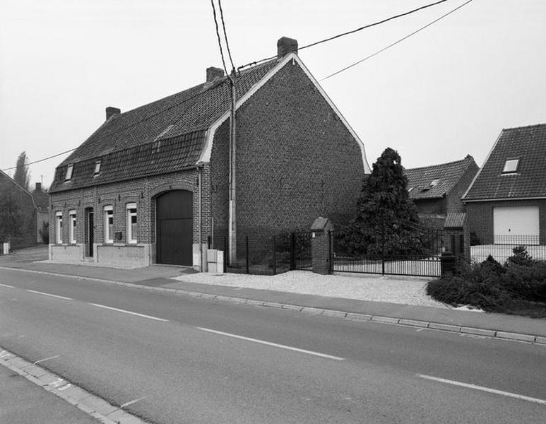 Maison d'artisan, 552, rue du Maréchal-Leclerc, vue depuis la rue.