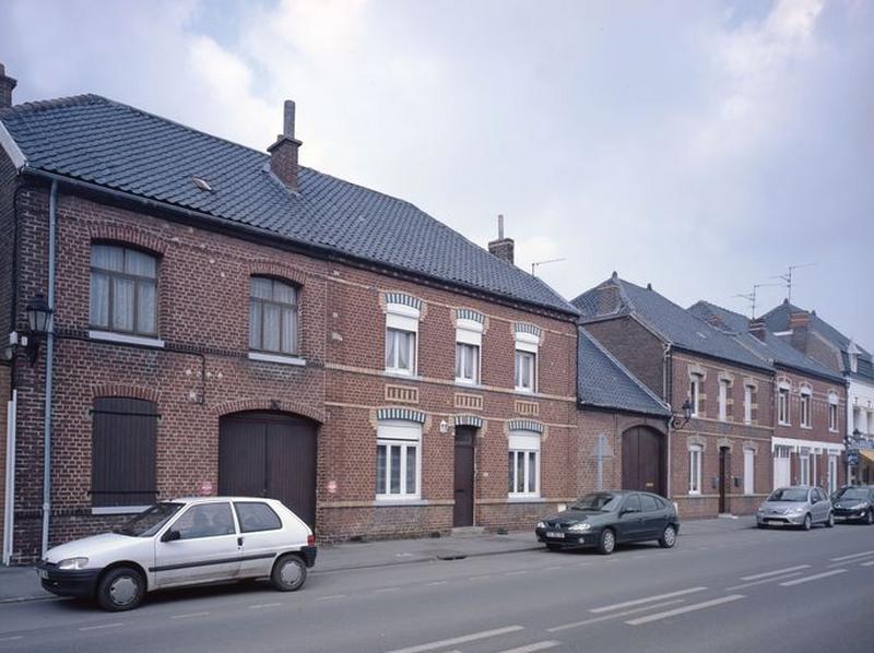 Alignement de maisons de bourg : 114-52, rue de l'Eglise, côté nord.
