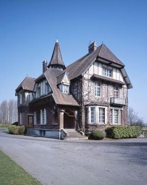 Villa du Haras du Hennoy, vue depuis la cour.