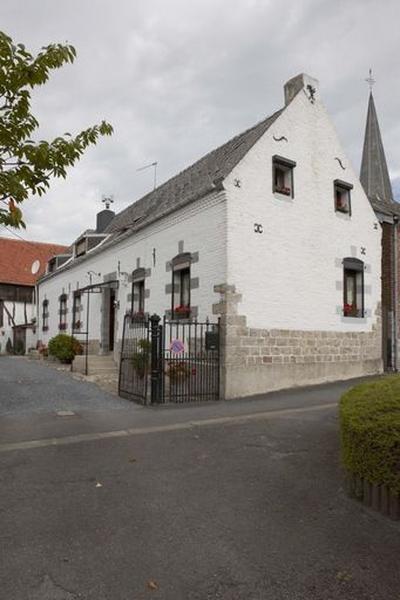 Vue générale d'une ferme située 7 Grand'Place.