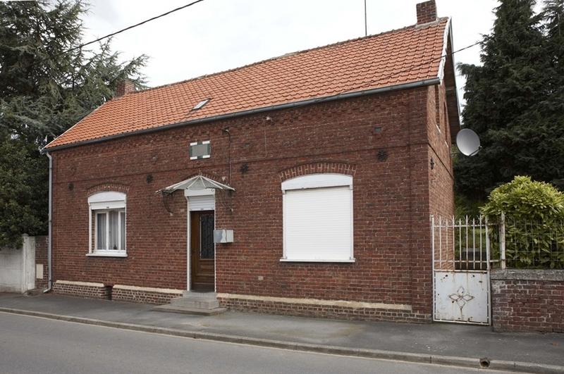 Vue d'une maison datée 1924, située 20 Grand'Rue.