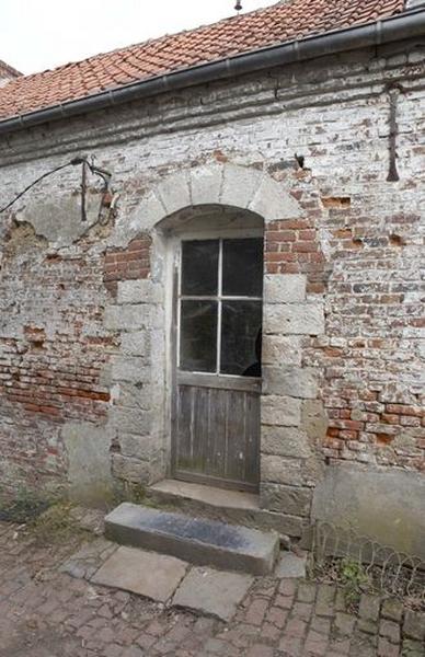 Vue de la porte de la maison.