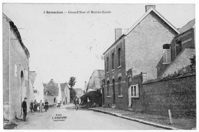 La Grand'Rue et l'école au début du 20e siècle.