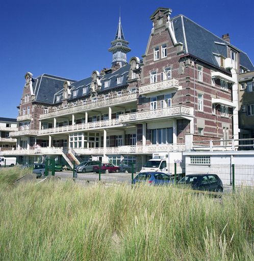 Corps de logis principal de l'établissement primitif, élévation sur la plage, vue prise de trois-quarts droit.