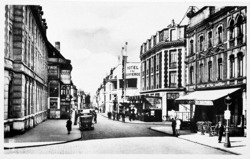 Vue, entre 1930 et 1940, de la façade de l'hôtel du Commerce situé rue Gambetta et détruit à la fin du 20e siècle.