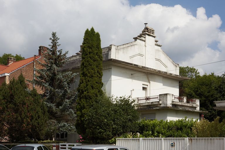 Façade latérale, vue partielle : traitement du pignon.