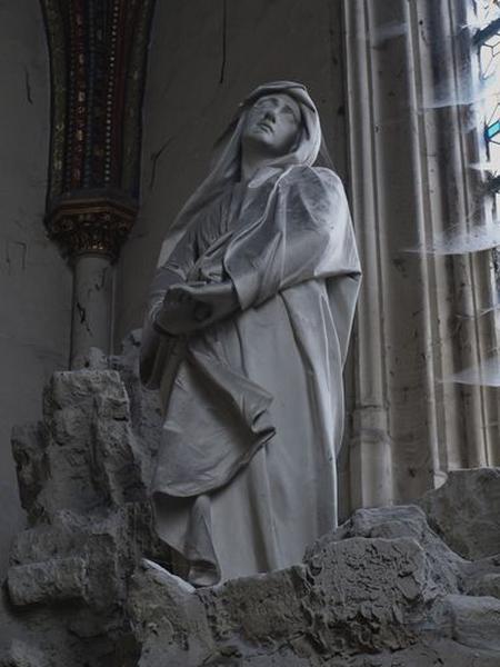 Ensemble de l'autel de la chapelle du Calvaire (autel, tabernacle, gradin d'autel, degré d'autel, statue)