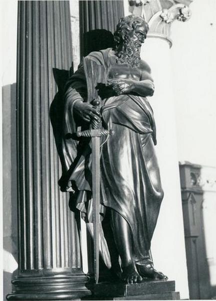 Vue de détail, statue (phot. Wintrebert, 1978, fonds AOA62)