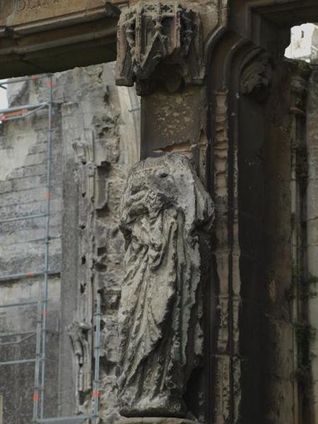 Vue générale de la Vierge à l'Enfant du trumeau