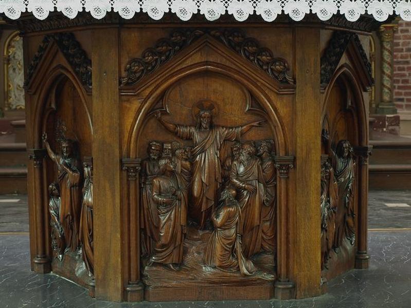 Vue générale des panneaux remontés sous l'autel du choeur