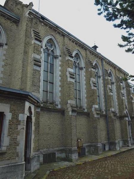 Chapelle : murs latéraux