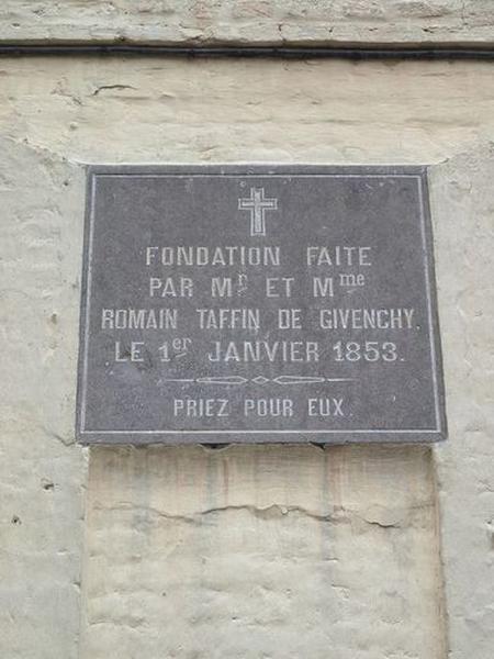 Inscription de fondation (façade arrière du bâtiment sur rue)