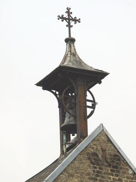 Chapelle : petite cloche dans le clocheton.