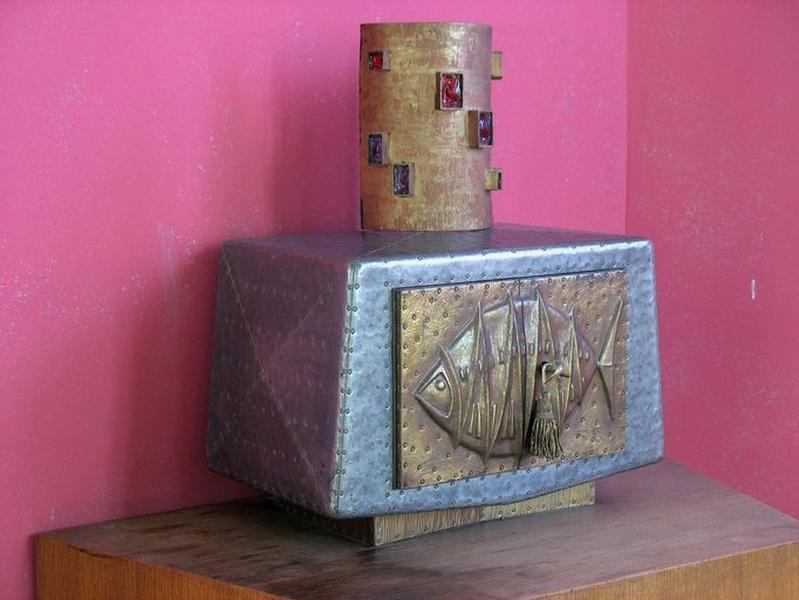 Tabernacle et veilleuse du Saint-Sacrement