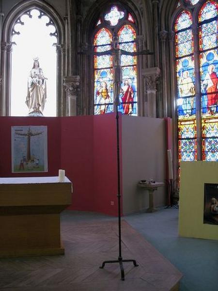 Statue : Christ en croix