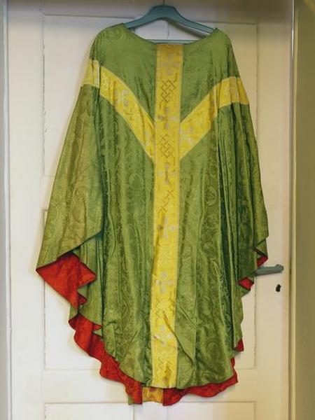 Ensemble de 4 chasubles ; étoles