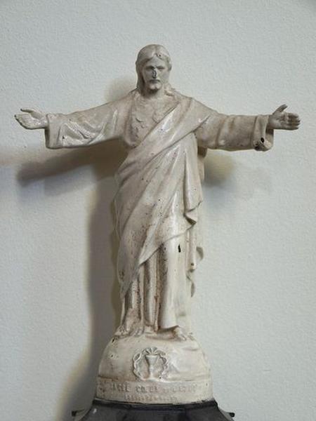Vue partielle : statuette