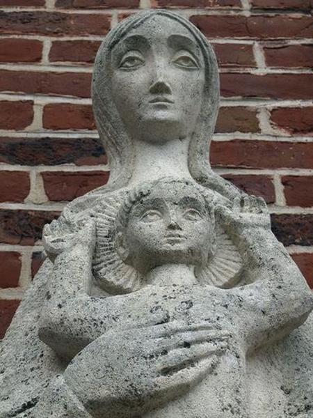 Vue de détail : Vierge à l'Enfant, buste