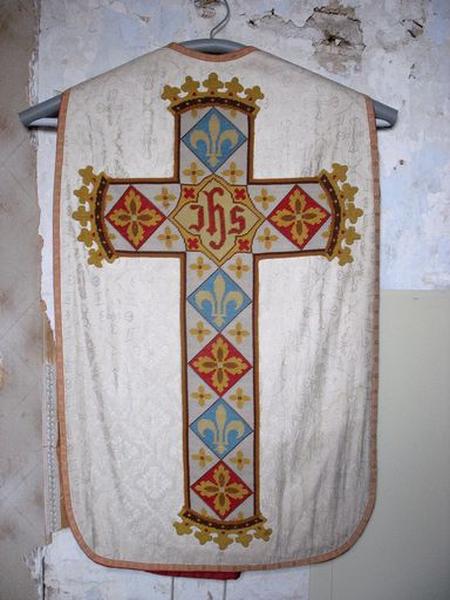 Chasuble, étole, voile de calice, bourse de corporal (ornement blanc, No 2)