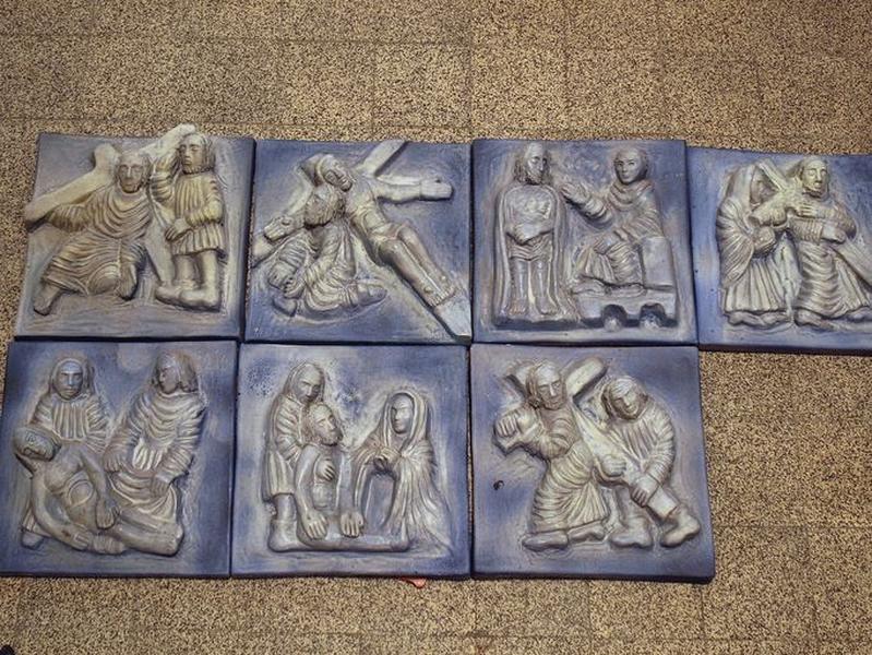 Chemin de croix, en plâtre