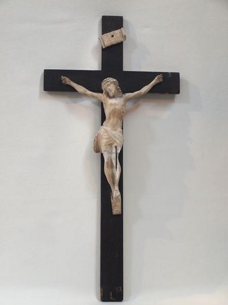 Crucifix en bois et plâtre