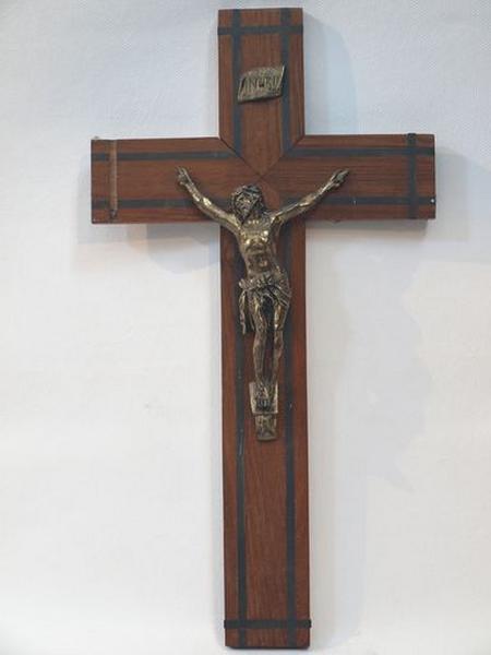 Crucifix en bois et métal doré