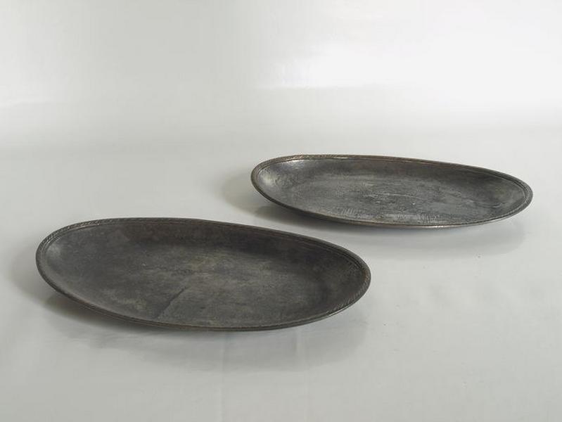 Deux plateaux de communion en laiton