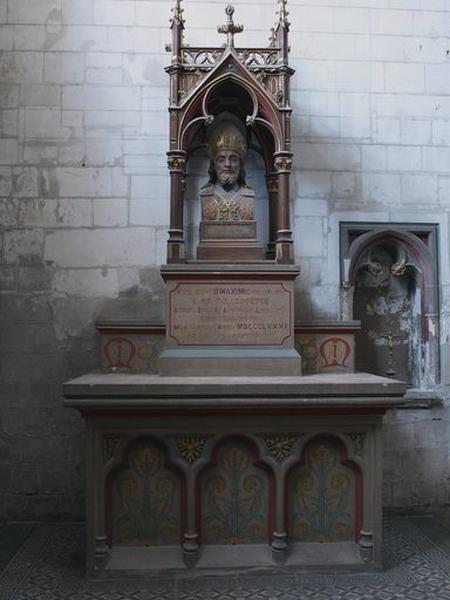 Ensemble de l'autel de la 4e chapelle nord, dite chapelle Saint-Maxime (autel, degré d'autel, exposition, gradin d'autel)