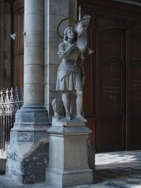 Statue : sainte Jeanne d'Arc