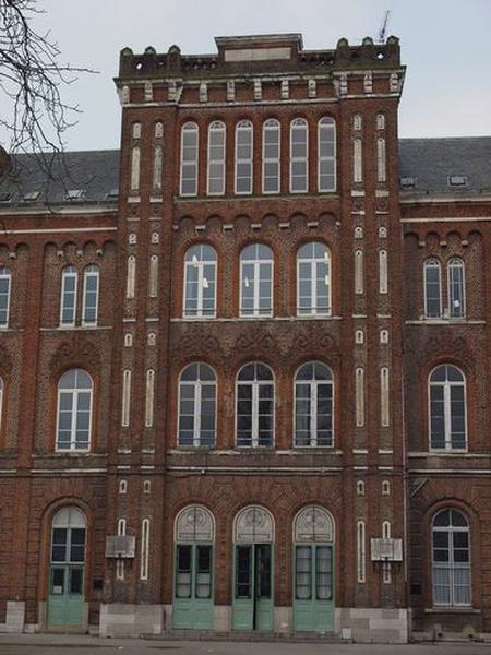 Pavillon central, façade sur cour