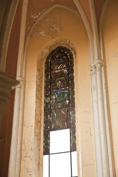 Verrière : saint Eloi (baie 2), vue générale en cours de dépose.