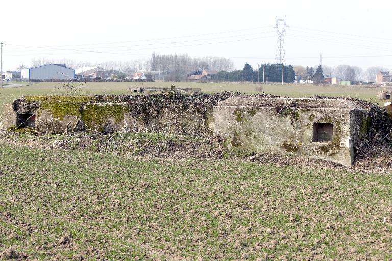 Ouvrage, en L, vers l'ouest