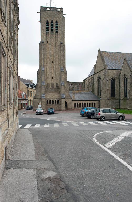 Vue générale de la tour clocher.