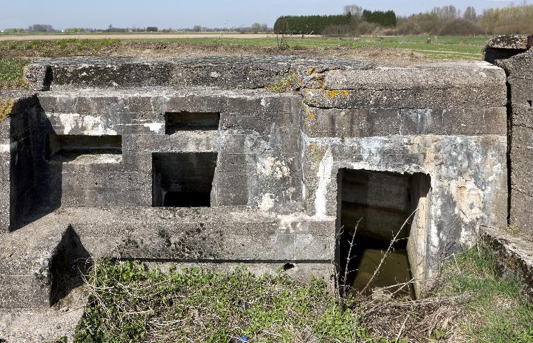 Entrée est, conduit d'aération (?) et niches à munitions
