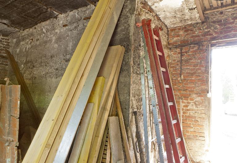 Mur extérieur de la casemate pris dans un corps de ferme