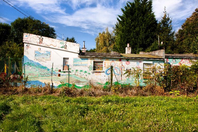 Vue générale de la maison depuis la rue.
